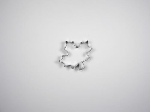 JANDEJSEK Vykrajovátko javorový list 45 x 36 mm